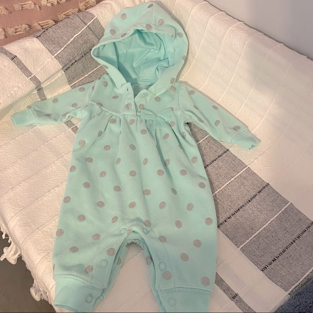 Carter’s baby girl romper 💜